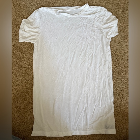 Calvin Kline Tee - Picture 1 of 6
